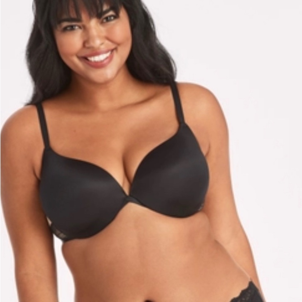 Maidenform Push Up & In Underwire Bra. Size 38D. Black w/ Body Beige. Like New!!